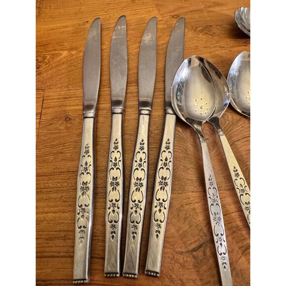 Vintage WM. A. Rogers Premier Spanada 14-Piece Flatware Set - Picture 3 of 8